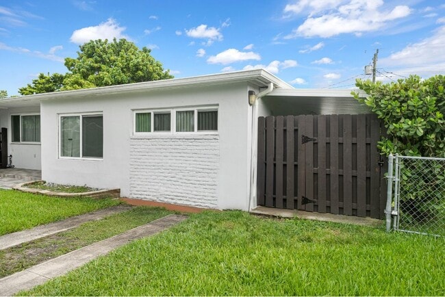 Building Photo - 7930 SW 36th Ter