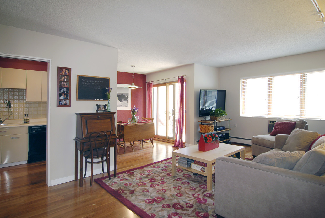 Living room - 2928 Dean Pkwy