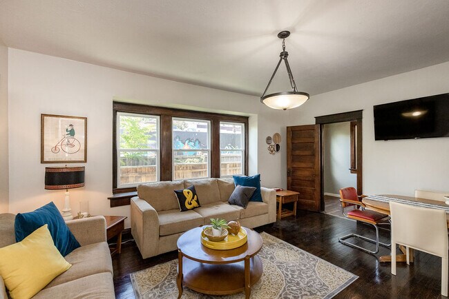 Foto del edificio - 7340 Leavenworth Rd