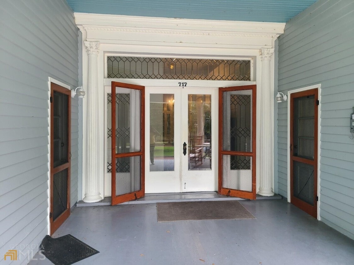 Primary Photo - 717 Broadway