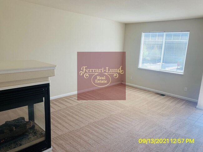 Foto del edificio - Townhome near UNR, 2 bedroom 2.5 bathroom ...