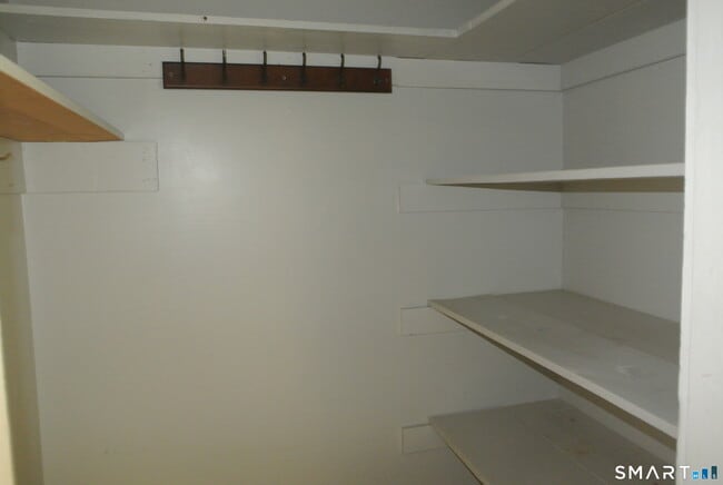 Foto del edificio - 549 Howe Ave