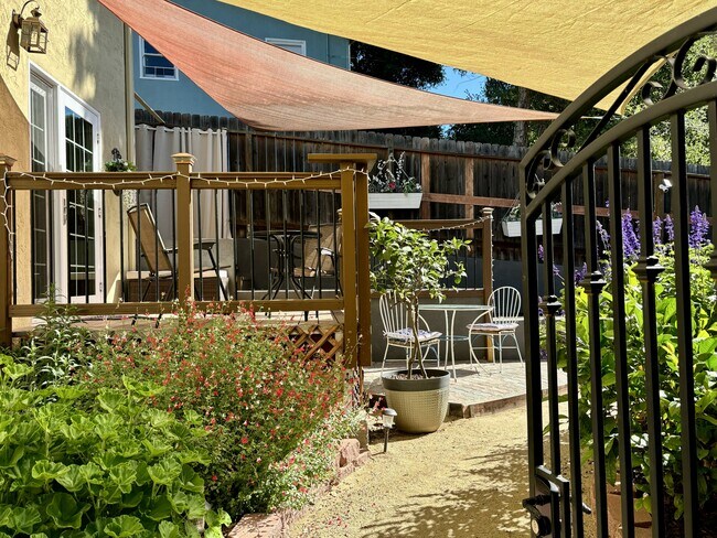 Patio privado cerrado - 1340 Hospital Rd