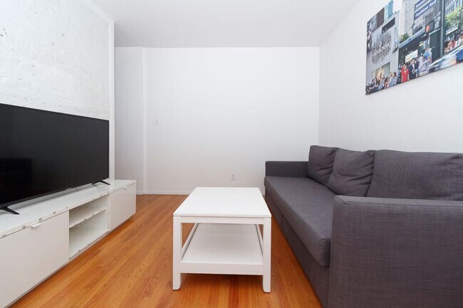 Foto del edificio - 315 E 95th St