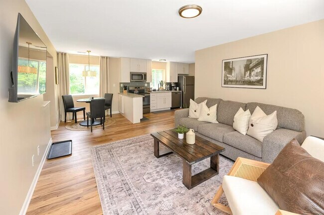 Foto del edificio - 18451 Sharon Ln