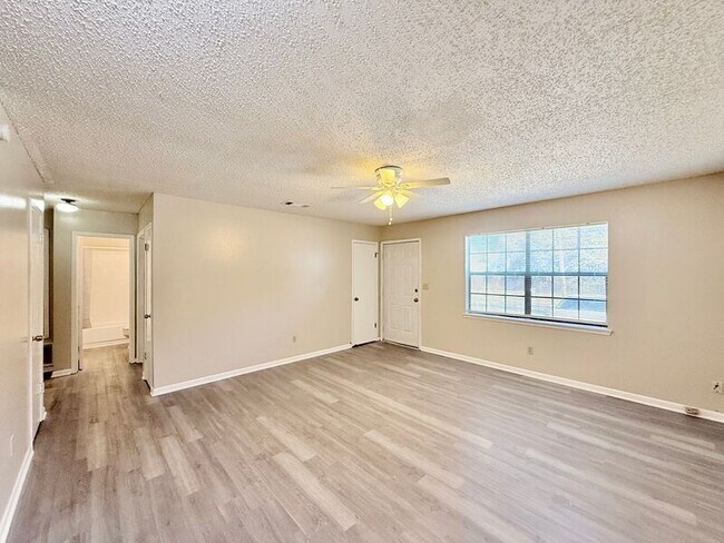 Foto del edificio - 9307 Mabel St