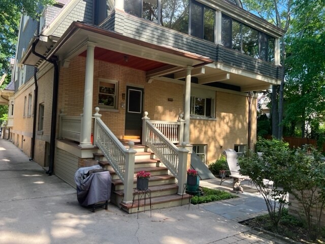 Entrada al apartamento - 1228 Forest Ave