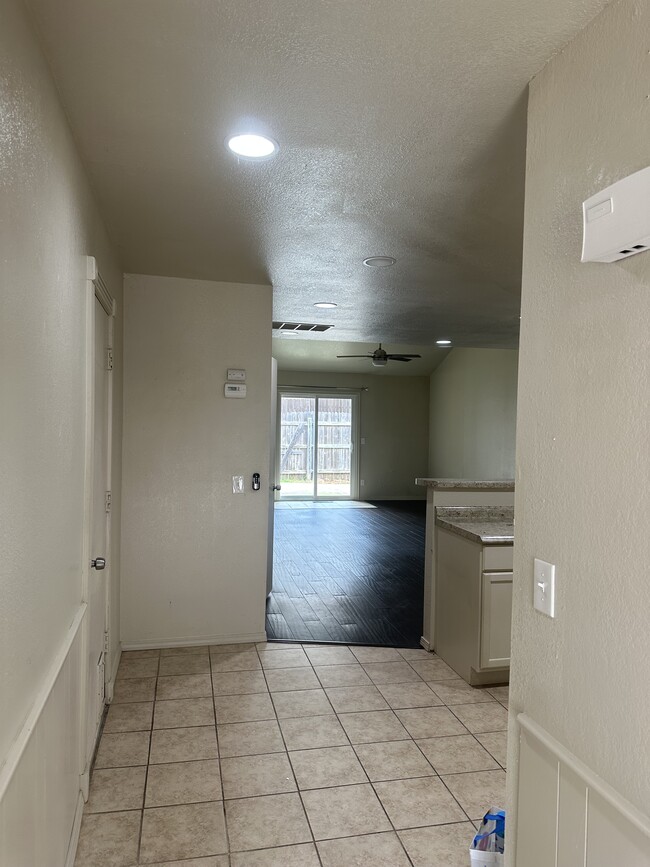 Building Photo - 9121 Knottingham