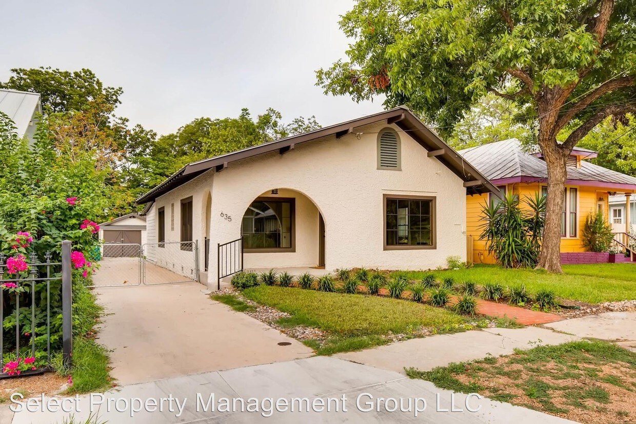 Foto principal - 2 br, 1 bath House - 635 Cedar St