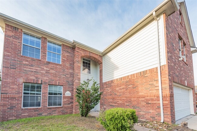 Building Photo - 20106 Lakespire Dr