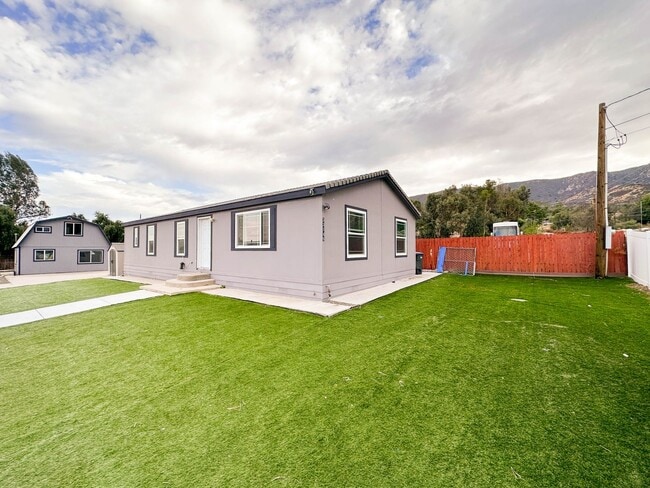 Building Photo - BEAUTIFUL 3 BEDROOM HOME, FULLY FENCED, ON...