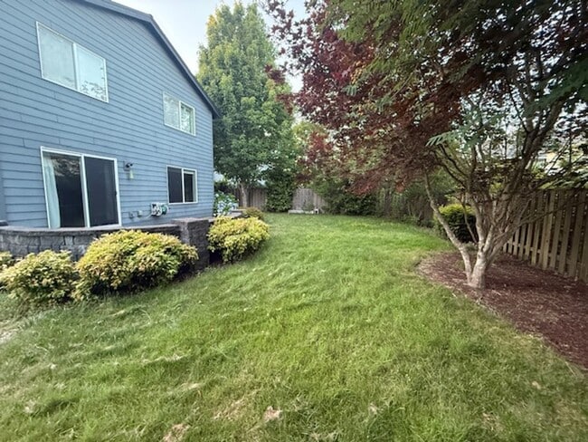 Building Photo - Quiet Neighborhood 4 bed + Office 2.5 Bath