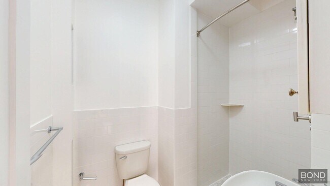 Foto del edificio - 24 E 80th St
