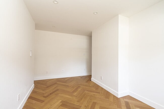 Building Photo - 1510 Bathurst St
