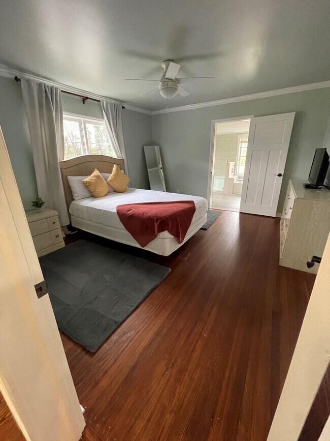 Building Photo - Gorgeous fully furnished home in Cramerton!!