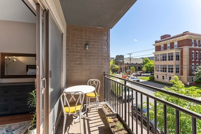 Balcony - 4315 Park Ave