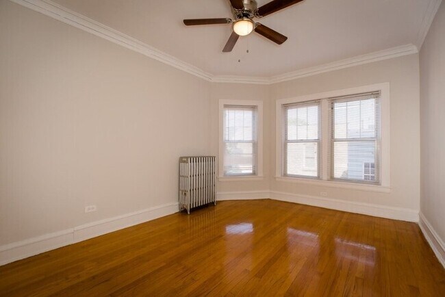 Foto del edificio - 2243 W Eastwood Ave
