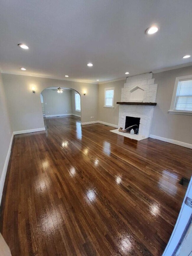 Foto del edificio - Recent remodel w/ upstairs bedroom additio...