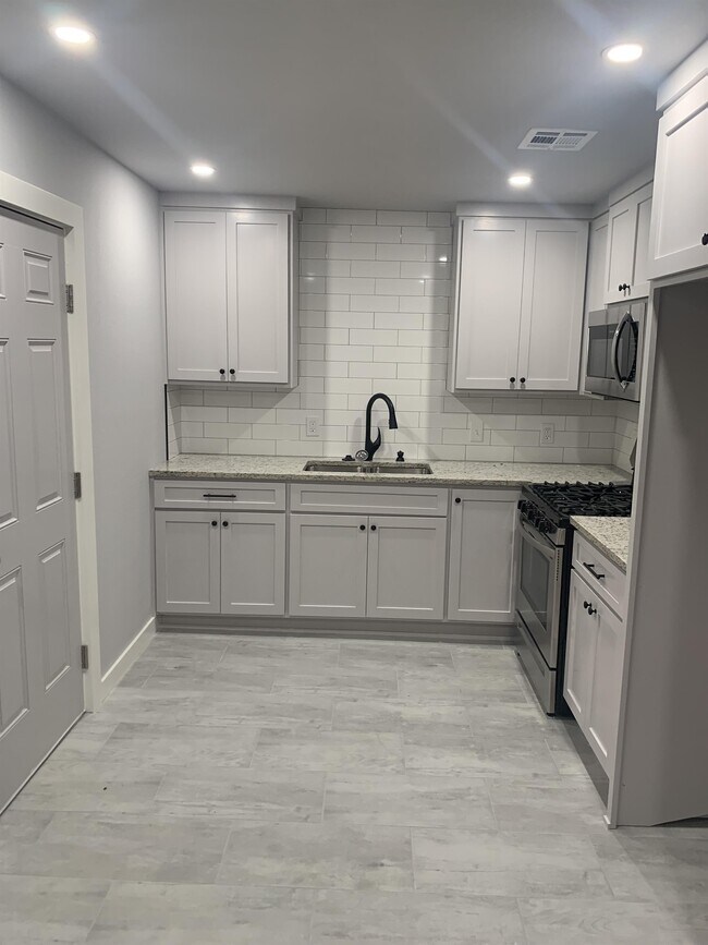 Building Photo - 763 E 33rd St N