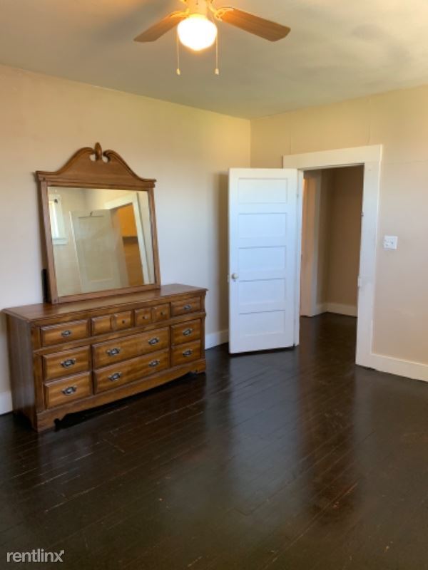 Foto principal - 821 Live Oak St