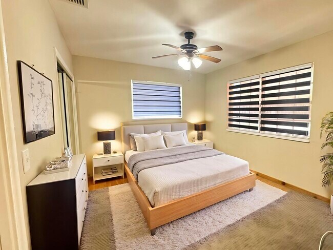 Foto del edificio - 8341 Sunset Dr