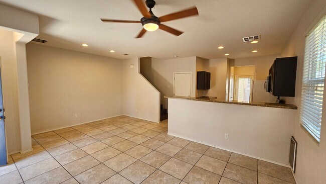 Building Photo - Spacious 3 bedroom Town home in Henderson!!!