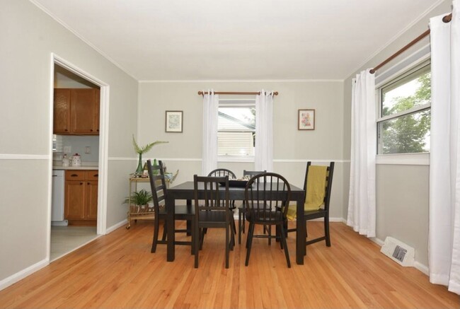 Building Photo - 5934 N Lydell Ave