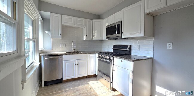 Foto del edificio - 48 Elmwood Ave