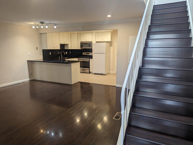 Building Photo - 920 Fruitdale Pl