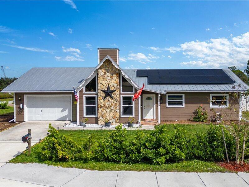 Primary Photo - 1297 SE Floresta Dr