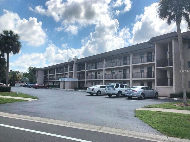 Building Photo - 102 Capri Isles Blvd