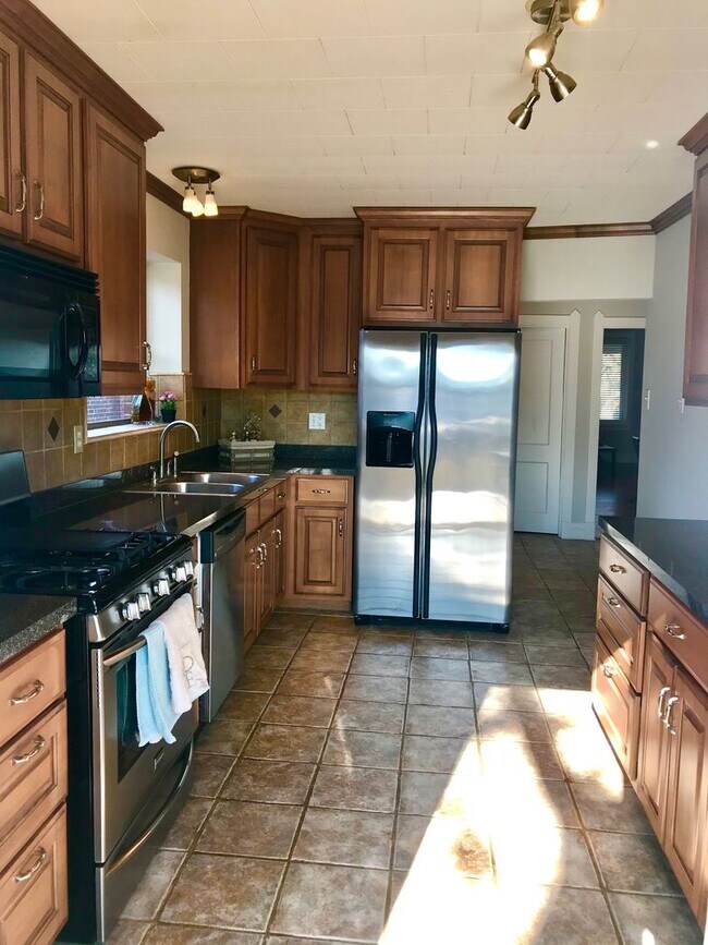 Building Photo - Wonderful Home in South Hampton