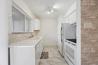 Building Photo - 4450 Sherwood Ln