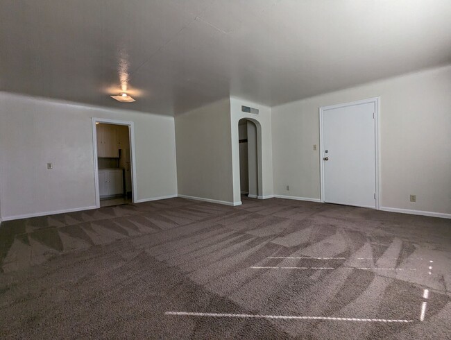 Building Photo - Nice 2 bed/1 bath located in the Whiteaker...