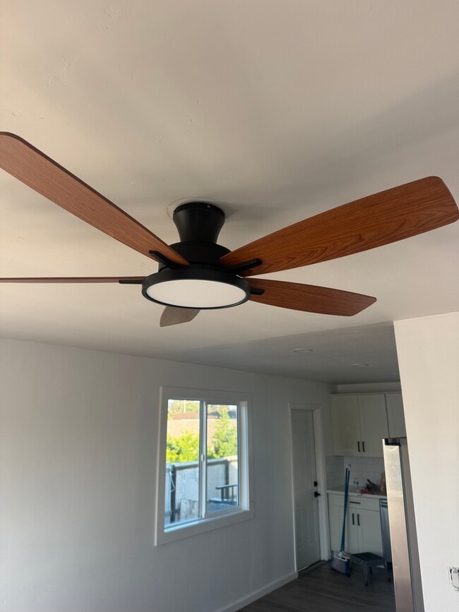 Building Photo - 6746 N Elman St