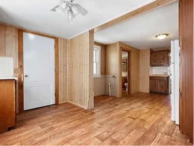 Building Photo - Cozy Milford Single Family – 3 Beds, Laundry, Parking!