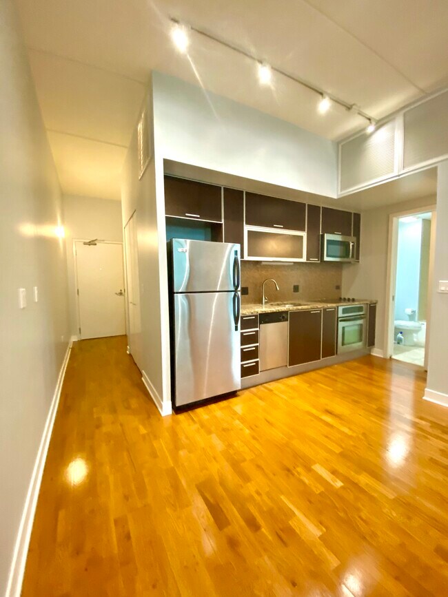 Living Room - 650 W Wayman St