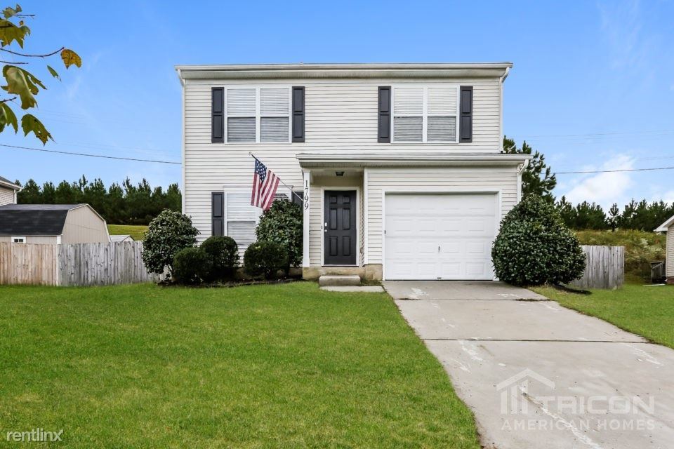 Primary Photo - 1799 Red Bird Cir SE