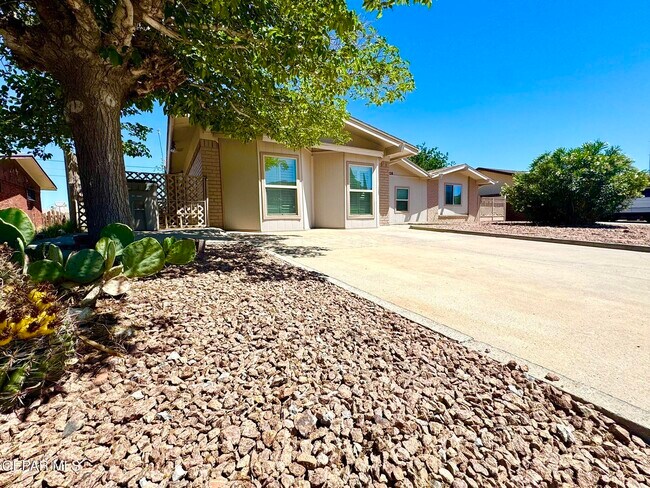 Foto del edificio - 10288 Lakeview Dr