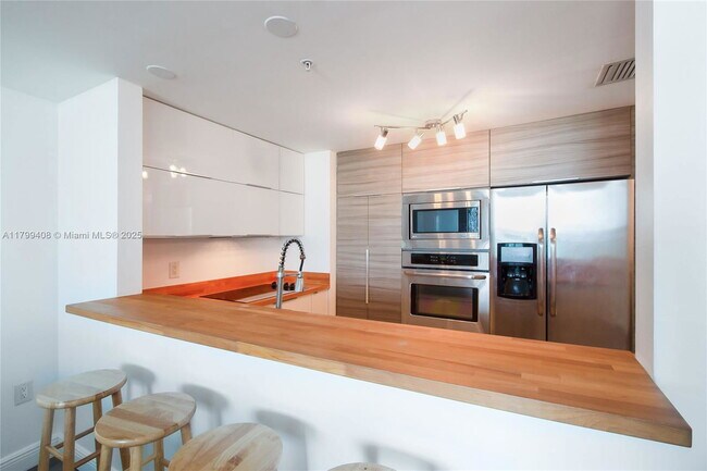 Building Photo - 1250 S Miami Ave