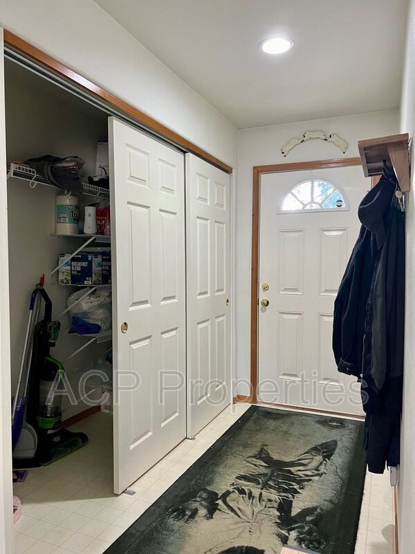 Foto del edificio - 1325 E Maplewood Ave