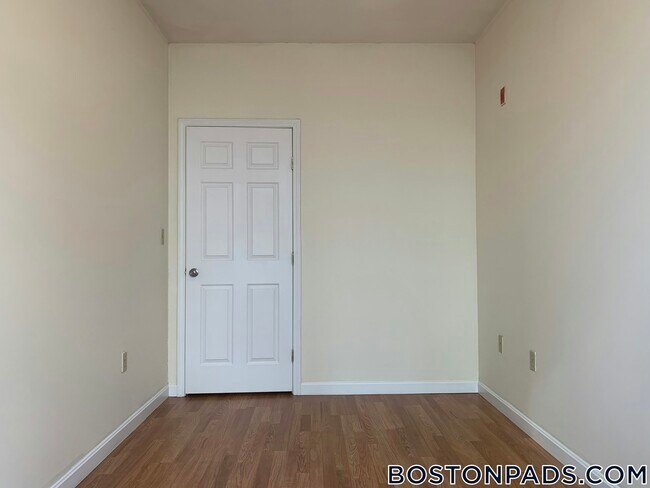 Foto del edificio - 81 Essex St