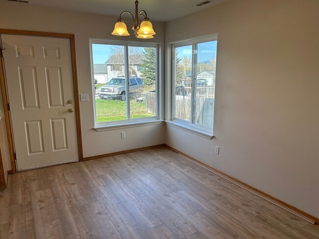 Building Photo - Three bedroom townhome with fenced backyard