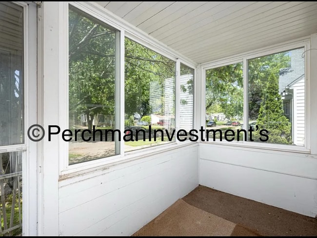 Building Photo - 9576 Columbia St