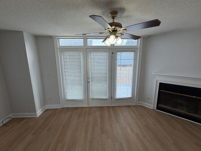 Foto del edificio - 3 Bedroom Townhome in Sagewood - Central location, Granite Countertops and Stainless Appliances