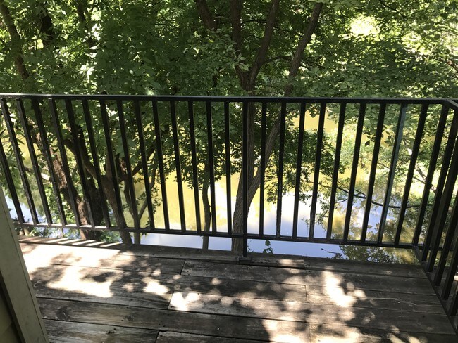 Foto del edificio - 9601 Forest Ln