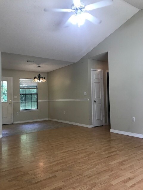 Foto del edificio - 1317 Valley Rd