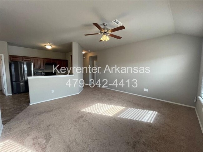 Building Photo - Spacious 3-Bedroom Springdale Home with Fenced Yard