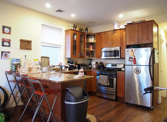 Building Photo - 731 Parker St