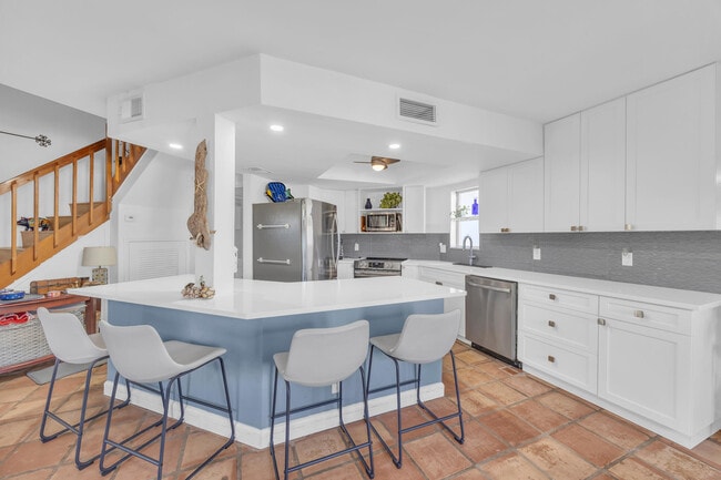 Building Photo - 170 Seabreeze Cir